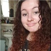 Étudiante qui a des expériences dans le tutorat en anglais et aide aux devoirs en anglais , français , philosophie